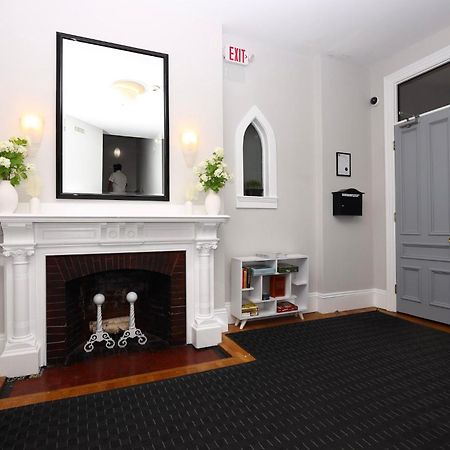 Stylish Studio On Newbury St #3 Бостън Екстериор снимка