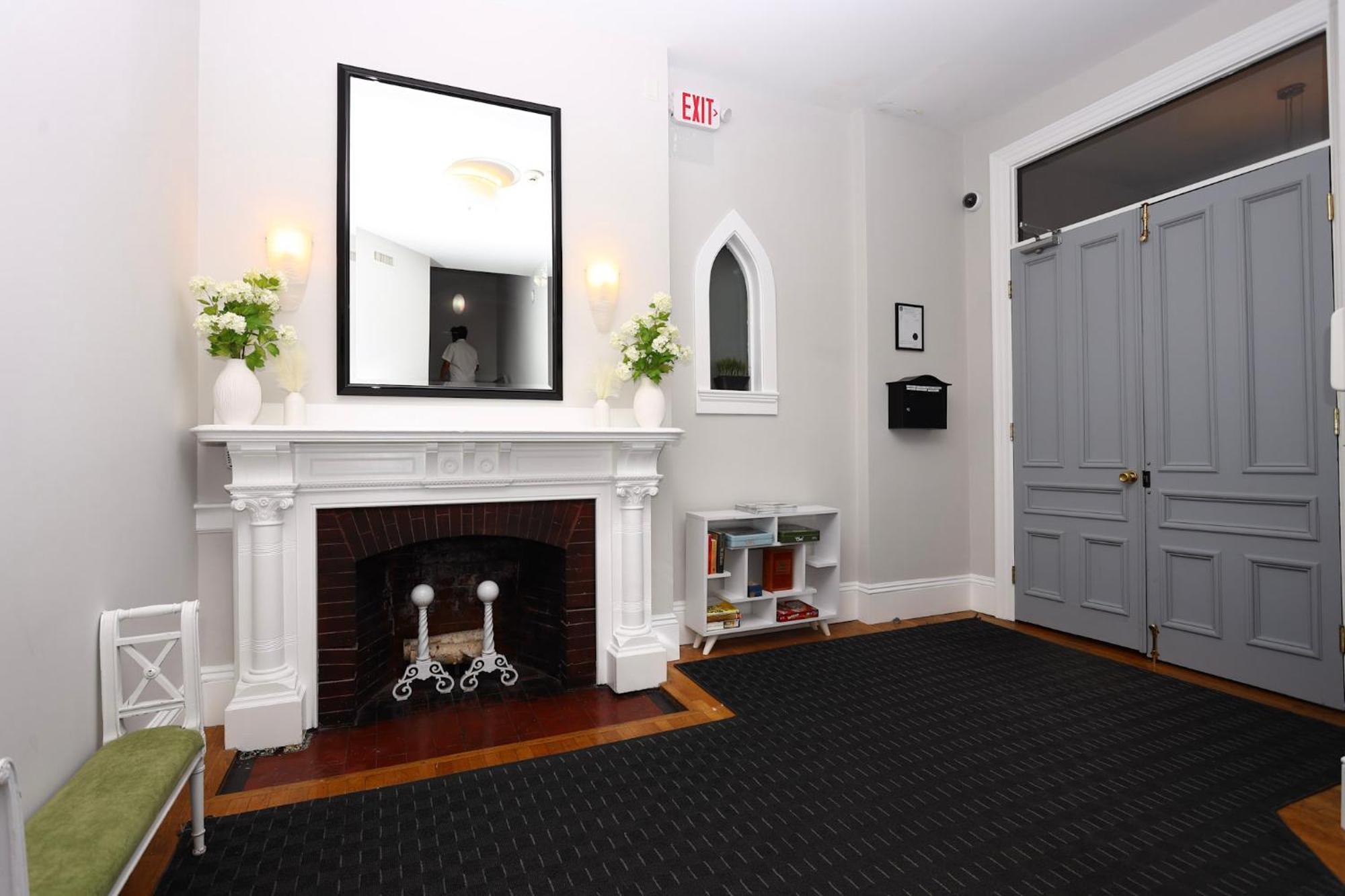 Stylish Studio On Newbury St #3 Бостън Екстериор снимка