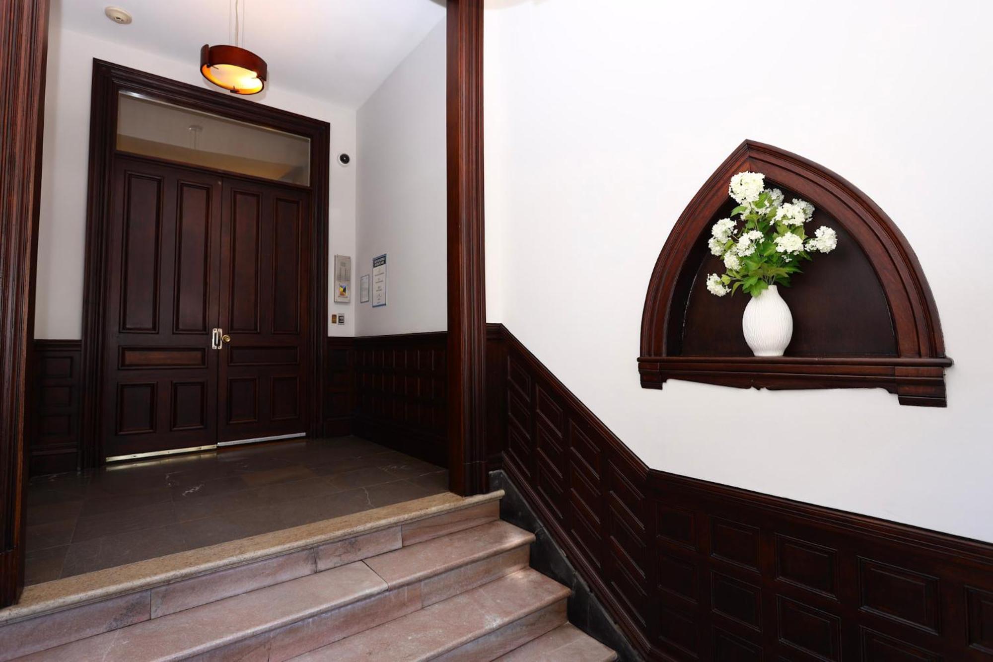 Stylish Studio On Newbury St #3 Бостън Екстериор снимка